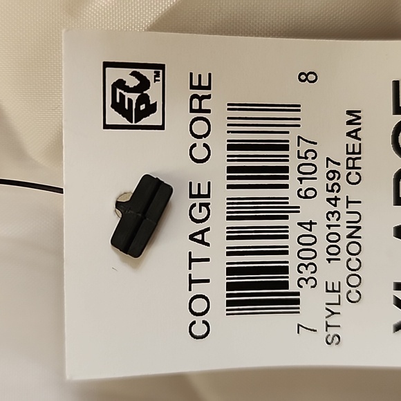 (9755) NWT INC full zip vest - Picture 2 of 7